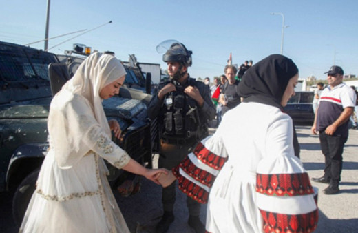 İşgalci İsrail polisi 150 kişilik ekiple düğünü bastı: Filistinli gelini alıp götürdüler