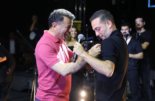 Belediye Başkanından taze damat Oğuzhan Koça sahnede sürpriz hediye