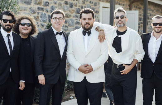 Tolga Akış küfür ederek paylaştı! Oğuzhan Koç ve Demet Özdemir'in düğününde çekilen o kare gündem oldu