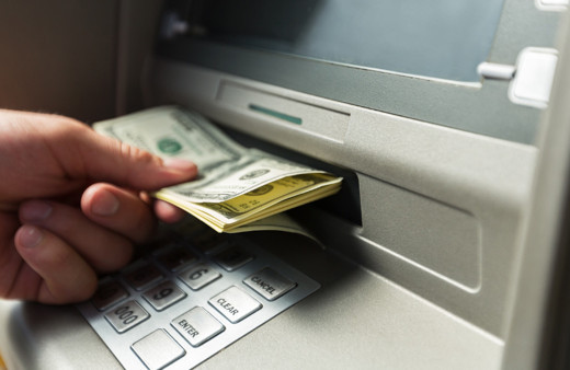 Hesabından 100 dolar çeken kadına 10.5 milyon dolar yattı! 7 ay sonra fark edilince...