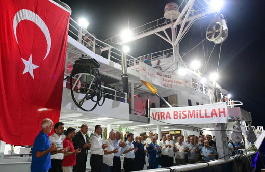 Trabzon'da balıkçılar dualarla 'Vira Bismillah' dedi