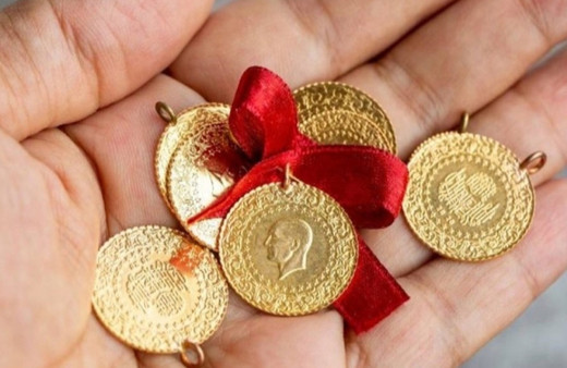 13 yaşındaki çocuğu annesiyle kandırdılar! Altınları bozdurup tüm parayı teslim etti