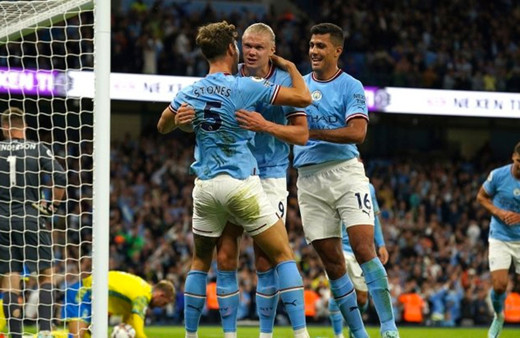 Haaland leblebi gibi gol atıyor Manchester City farklı kazandı