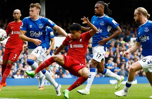 Liverpool zirve yarışında yara aldı