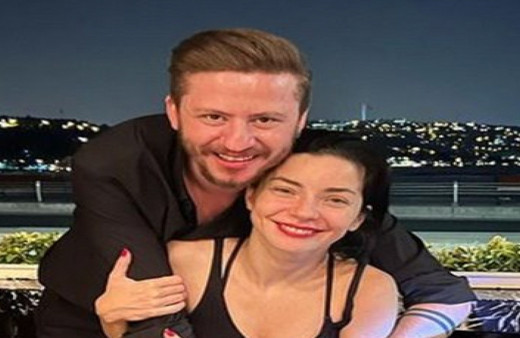 Merve Boluğur kumral sevgilisinin evlenme teklifine evet dedi! Ünlü oyuncu yüzüğünü o pozla gösterdi