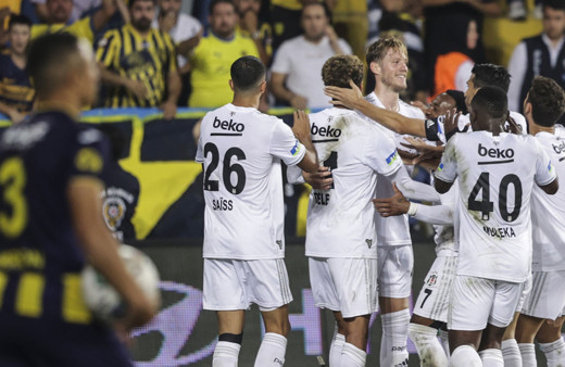 Beşiktaş geriye düştüğü maçta 3 puanı 3 golle aldı!