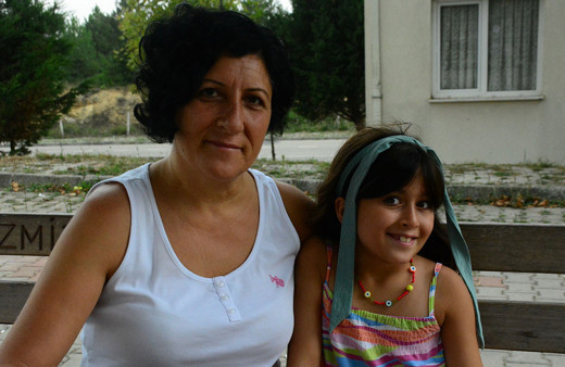 Hayallerine icra geldi! 'Çocuğunu oyuncu yapacağız' diye senet imzalatıp icra gönderdiler