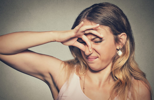 Yemek sonrası elinizde soğan kokusu kalıyorsa bu önerileri mutlaka deneyin