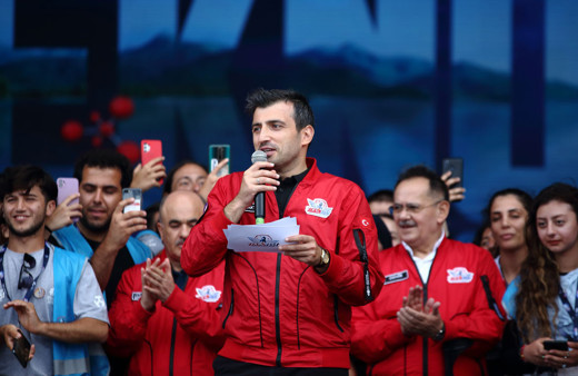 Selçuk Bayraktar, TEKNOFEST 2023'ün düzenleneceği şehri açıkladı