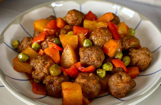 Akşama yemek yapmaya zamanı olmayanlar koşsun! Pratik çiftlik köftesiyle tüm vakitiniz size kalsın