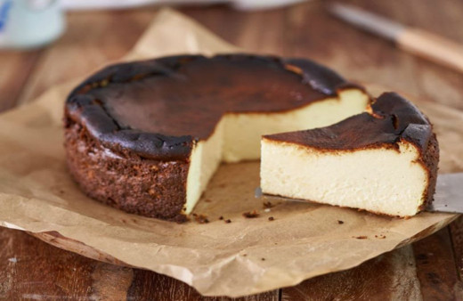 Instagram'a hikaye atmak için kafelere gitmenize gerek yok! Bu San Sebastian Cheesecake tarifi kafedekilerden daha güzel