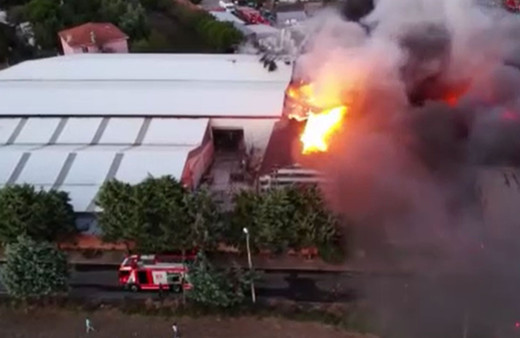 Silivri’de elektronik eşya üreten fabrikada yangın