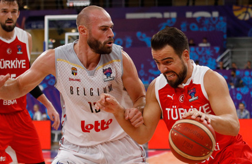 12 dev adam Belçika'yı farklı yendi liderlik için avantaj yakaladı