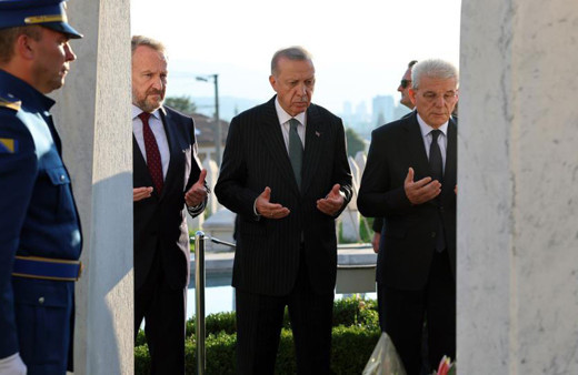 Cumhurbaşkanı Erdoğan, Aliya İzzetbegoviç’in kabrini ziyaret etti