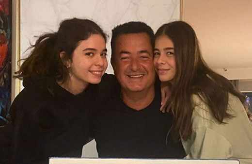 Acun'un büyük kızı Leyla Tiktok videoları paylaştı, dekoltesiyle esti geçti "Baban görmesin"