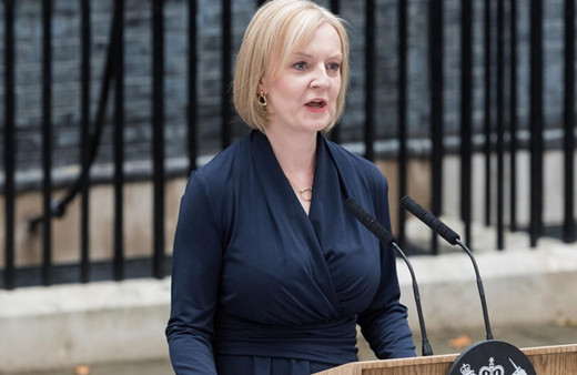 İngiltere'de yeni kabine belli oldu! O isimler görevde kalacak