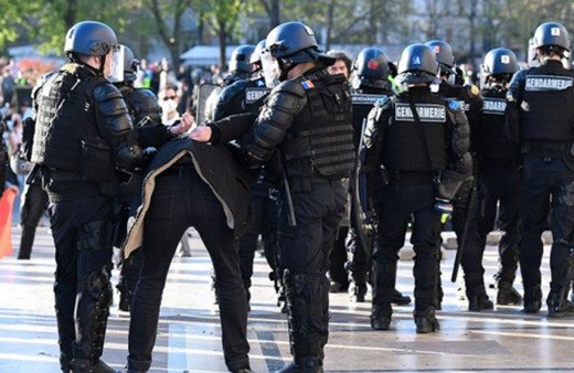 Fransa'da göçmenlere şiddet uygulayan polise soruşturma açıldı