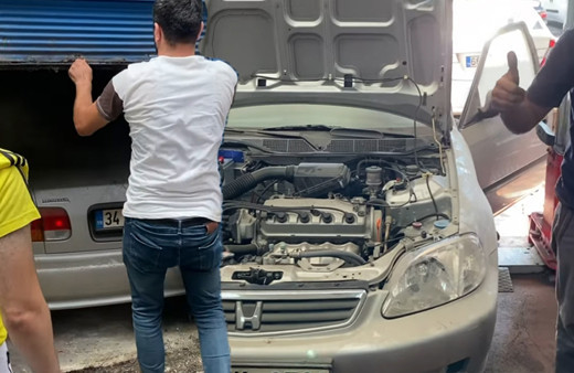 11 yıl garajda yattı 17.500 km'de 2000 model Honda Civic 1.4 iS tek marşta çalıştı