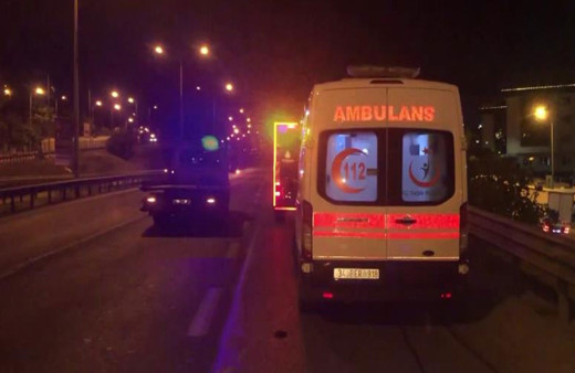 Yola savruldu! İstanbul'da feci kaza ölü ve yaralılar var