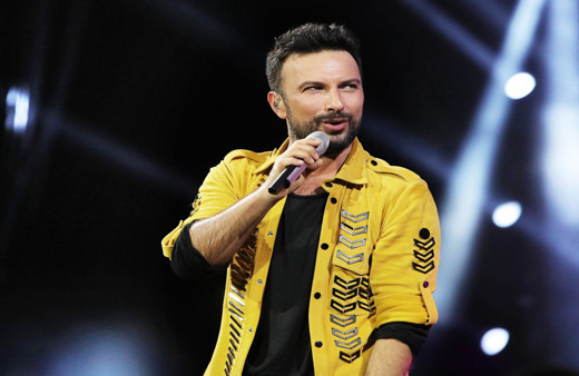 Tarkan'ın sahnesi birden yıkıldı! Dev sahne yerle bir oldu: 1 kişi yaralı