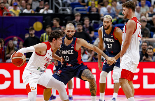 Türkiye, Fransa'ya tek sayı farkla yenildi! 12 Dev Adam, Avrupa Şampiyonası'na veda etti