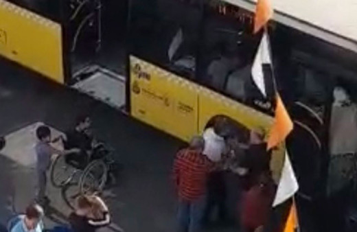 Sancaktepe'de pes dedirten olay! İETT şoförü engelli vatandaşı almadı