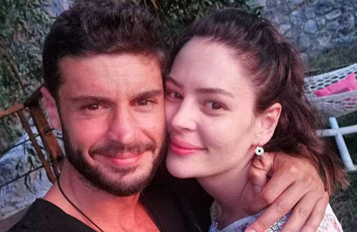 Önce dini, sonra resmi nikah! Yıldız Çağrı Atiksoy ve Berk Oktay çifti mutluluğa 'evet' dedi