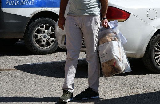 Uzman Çavuş parkta intihar etti! Bir kişi Uzman Çavuş'un yanındaki silahı ve cep telefonlarını çaldı