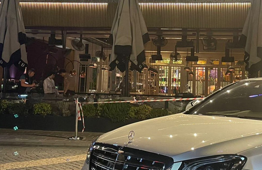 İstanbul'da AVM'de silahlı çatışma: İki grup birbirine girdi, yaralılar var!