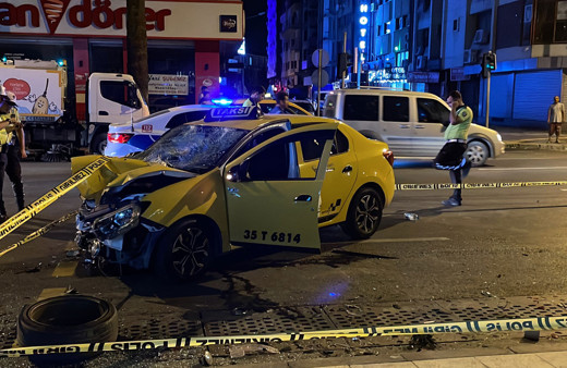 İzmir'de kağıt toplayan yaşlı adama taksi çarptı!