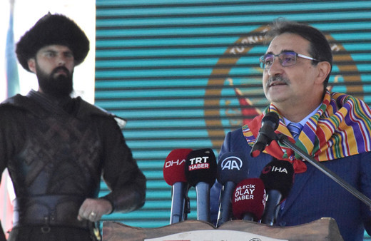 Karadeniz gazının evlere gireceği tarihi Bakan Dönmez açıkladı