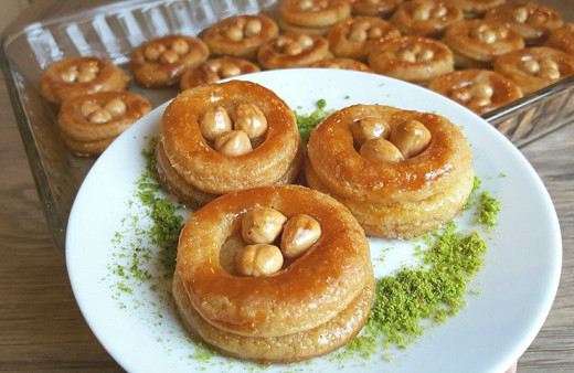 Güzel tatlı yapan komşu bile çatlayacak! İrmikli bülbül yuvası tatlısı mest ediyor