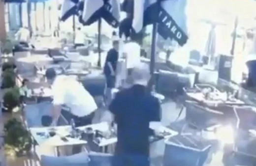 AVM'de iki grup birbirine girdi: Silahlar konuştu, yaralılar var!