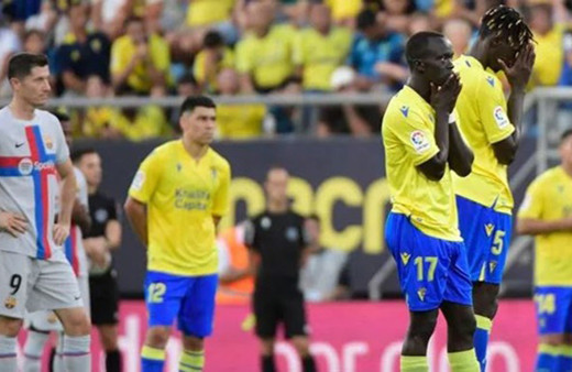 Barcelona'nın maçında üzücü olay: Bir taraftar kalp krizi geçirdi oyun yarım saat durdu