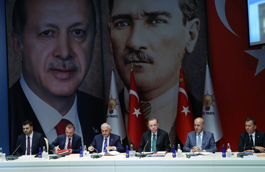 AK Parti MKYK olağanüstü toplandı! Cumhurbaşkanı Erdoğan başkanlık ediyor