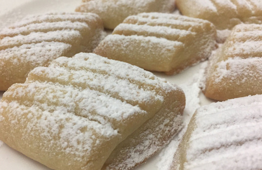 Çayı boş içmeyenlere şipşak hazır un kurabiyesi tarifi! Her yiyen hazır mı diye soruyor