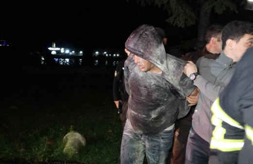 Zonguldak'ta hareketli gece: Adliye önünde kendini yakmaya kalktı!