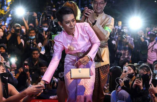 Kraliçe ile alay eden şahsa 2 yıl hapis cezası verildi