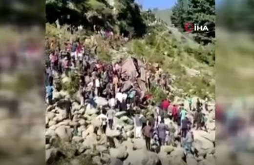 Katliam gibi kaza! Minibüs şarampole yuvarlandı: 11 kişi öldü 25 yaralı var