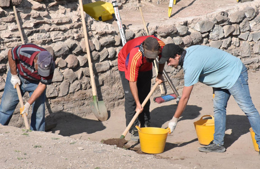 Osmanlı'nın ilk fethettiği kalede Orhan Gazi'nin sikkesi bulundu