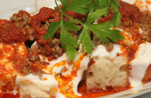 Dışarda yediklerinize taş çıkaracak yoğurtlu kebap tarifi! Bu tarifle eviniz lokantaya dönsün