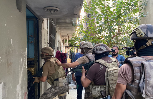 Mersin Büyükşehir Belediyesi' çalışanlarına PKK operasyonu! 2019'dan sonra göreve başlamışlar