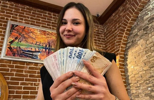 13 bin TL'yi söke söke aldı! Denizli'de 54 kiloluk genç kızdan çöp şiş yeme rekoru 43 dakika sürdü