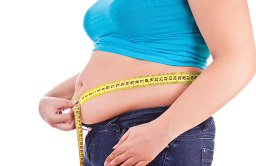 Göbek yağlarınızdan kurtulamıyorsanız bu yöntemleri deneyin! Bu içecekler sizi tığ gibi yapacak