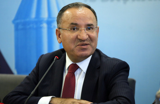 Bakan Bozdağ'dan 6’lı masaya aday tepkisi: “Masa çatlar, kırılır, dağılır diye endişe ediyorlar”