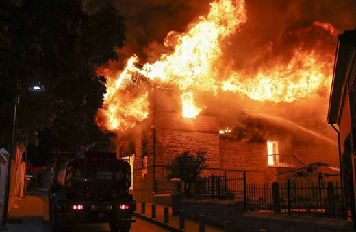 İstanbul Zeytinburnu'nda tarihi Merkez Efendi Fırını cayır cayır yandı! Harabeye döndü