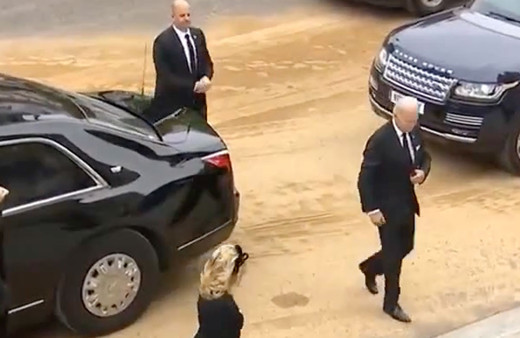 Kraliçe Elizabeth'in cenazesinde çifte standart! ABD Başkanı Biden bildiğini okudu