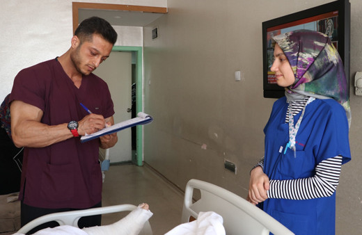 Batman'da doktorun ilgisi şaşırttı! Türkiye şampiyonasına hazırlanıyor gençlere tavsiye etti