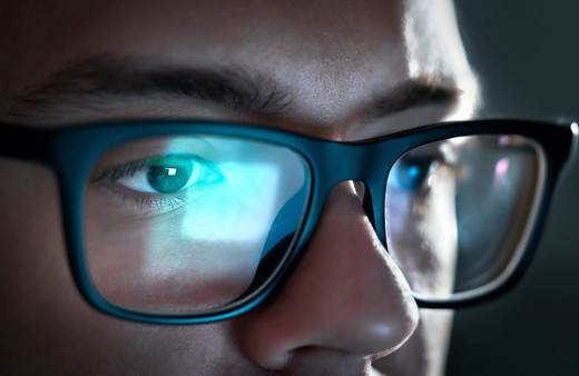 Bilgisayar başında gözlük kullanıyorsanız dikkat! Tüm bilgileriniz çalınabilir