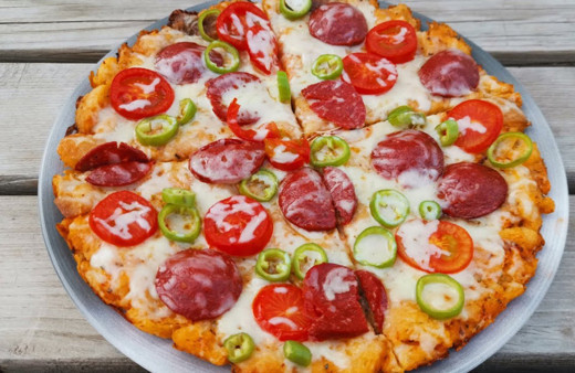 Evde bayatlayan ekmeklerden gerçeğini aratmayan pizza tarifi